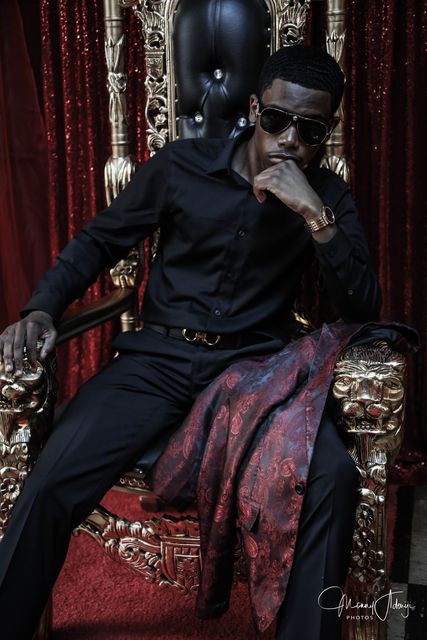 Senior graduation portrait on campus — Detroit, MI (18)