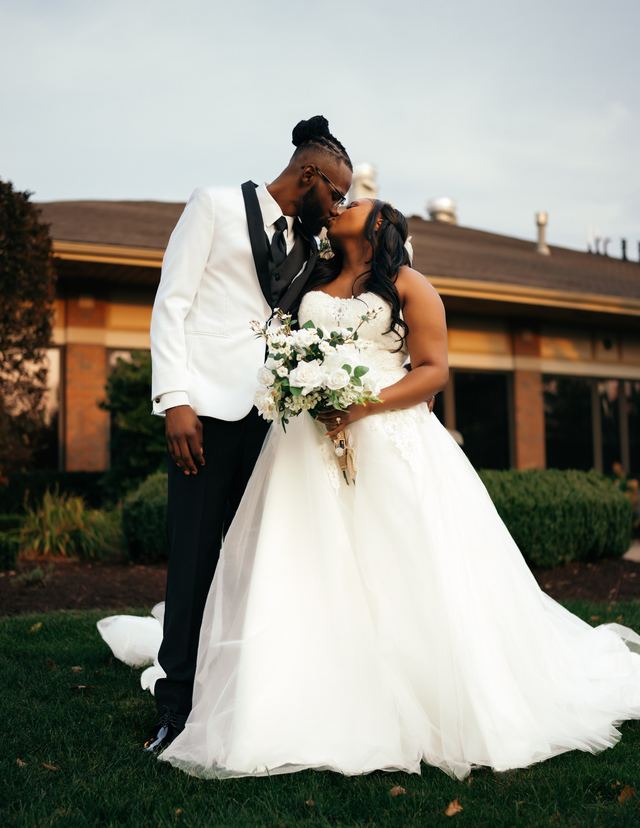 Engagement and wedding photography in Detroit — natural storytelling (24)